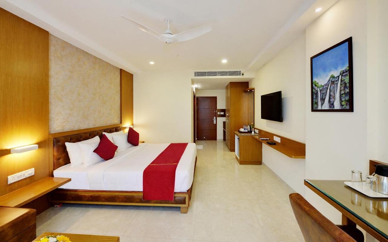 La Sara Gateway Hotel Bangalore Buitenkant foto